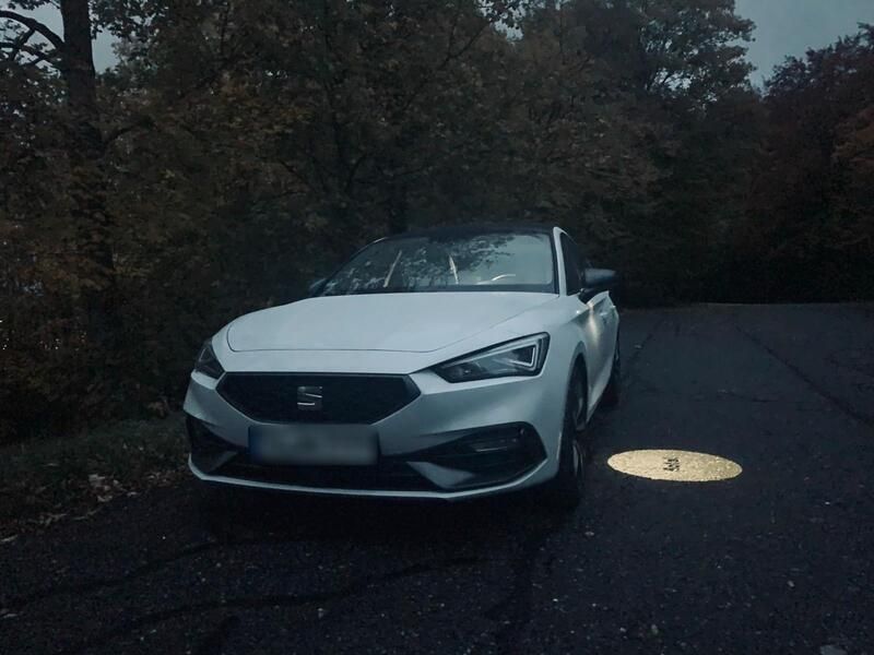 Weiß Gebraucht 2020 Seat Leon FR Kleinwagen | 19.900 € (Fairer Preis) - Bild 1/4