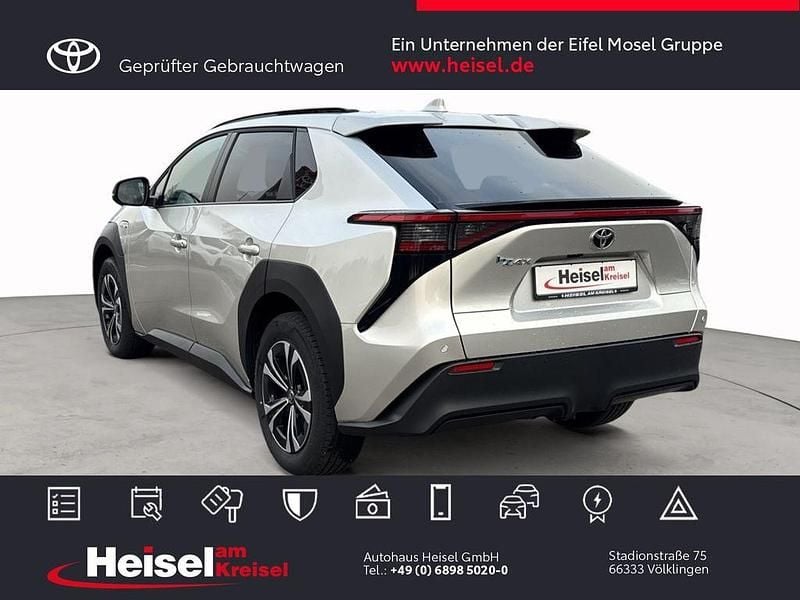 Gebraucht Toyota bZ4X Basis 150 kW (204 PS) 2023 Cosmicsilber metallic SUV