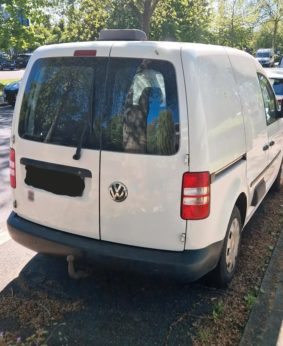 Second-hand VW Caddy 102 CP (75 kW) 2011 Alb Monovolum