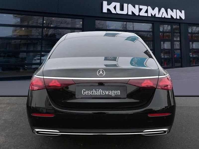 Gebraucht Mercedes E200 Avantgarde 163 PS (119 kW) 2026 Schwarz Limousine