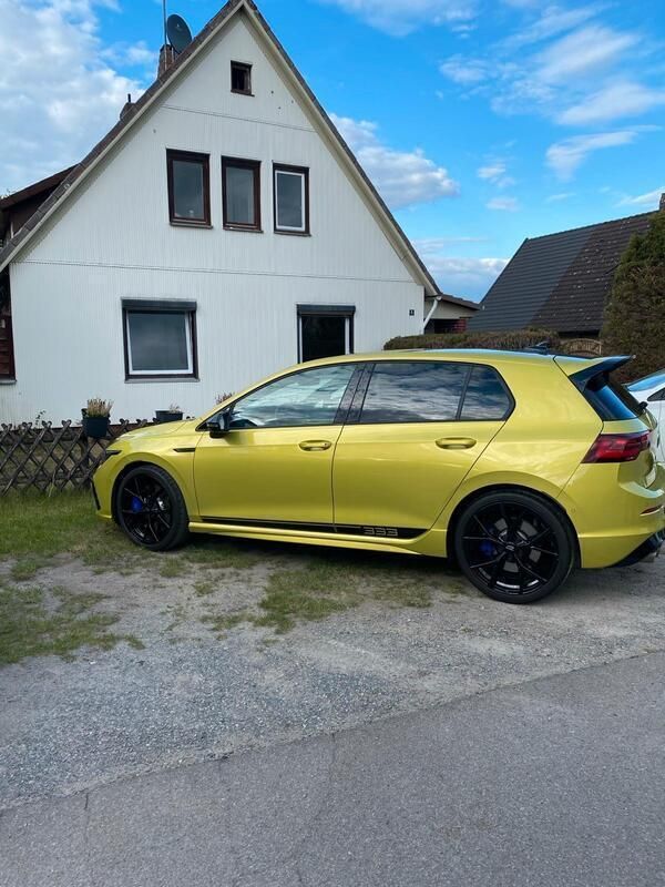 Gelb Gebraucht 2024 VW Golf VIII Edition Kleinwagen | 39.000 € (Superpreis) - Bild 1/4