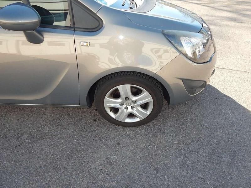 Gebraucht Opel Meriva Innovation 120 PS (88 kW) 2011 Muskatgrau/muskat braun(m2) Van / Kleinbus