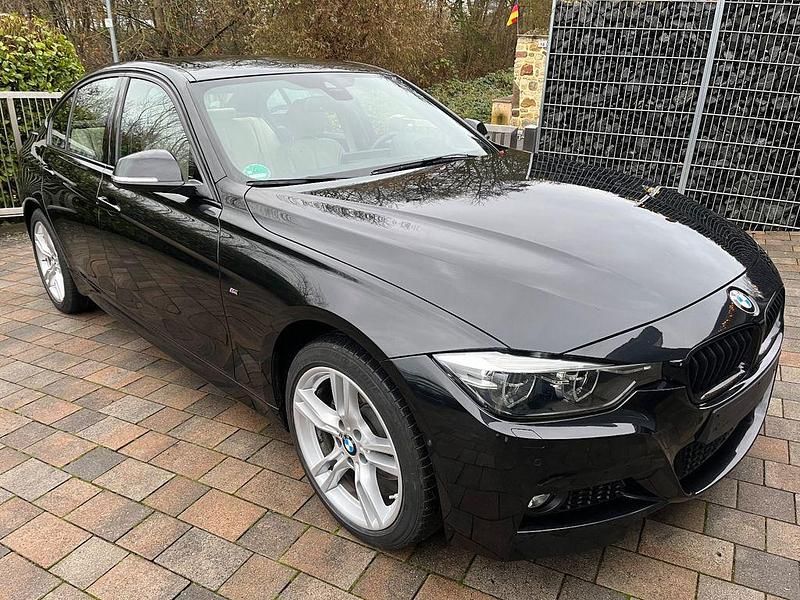 Schwarz Gebraucht 2017 BMW 320 M Sport Limousine | 22.599 € (Fairer Preis) - Bild 1/4