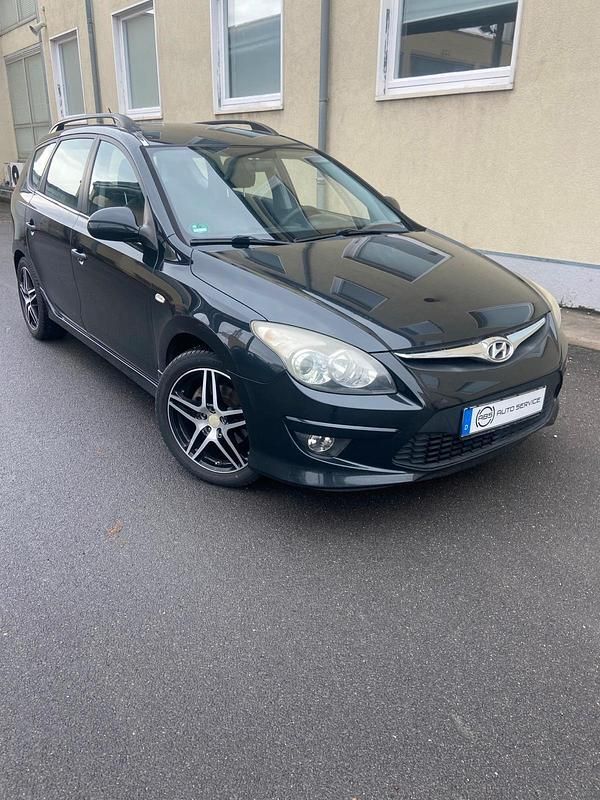 Gebraucht Hyundai i30 109 PS (80 kW) 2010 Schwarz Kombi