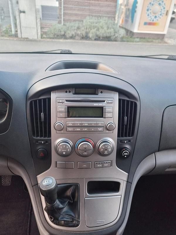 Gebraucht Hyundai H-1 170 PS (125 kW) 2011 Grau Van / Kleinbus