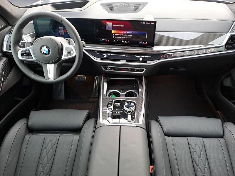 Neu BMW X7 352 PS (258 kW) 2026 Grau SUV