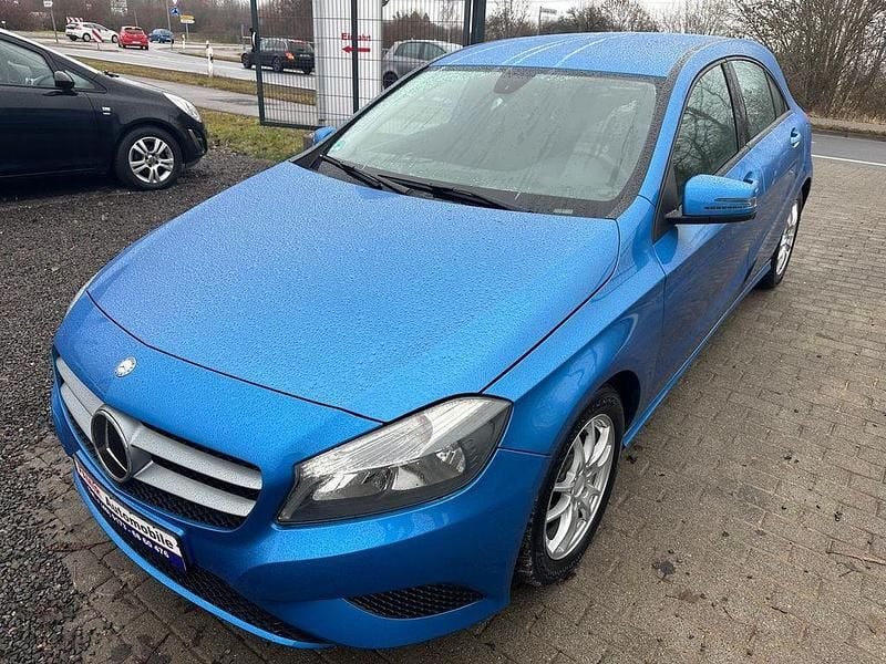 Blau Gebraucht 2013 Mercedes A180 Limousine | 10.990 € (Superpreis) - Bild 1/4