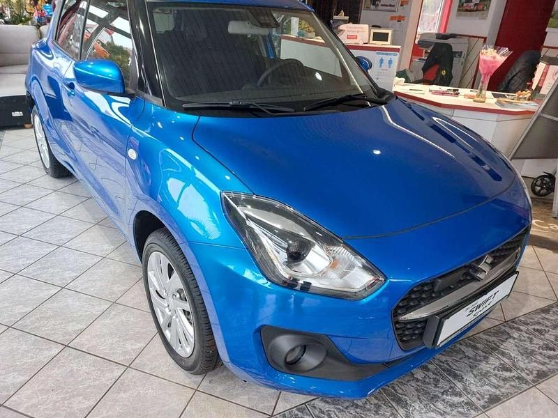 Blau Gebraucht 2023 Suzuki Swift Kleinwagen | 19.890 € (Fairer Preis) - Bild 1/4