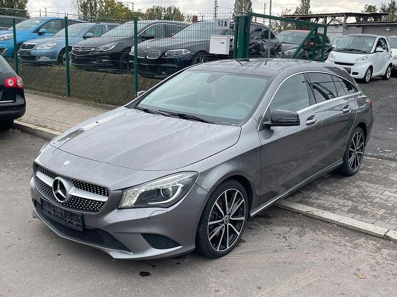 Grau Gebraucht 2016 Mercedes CLA200 Shooting Brake Kombi | 10.900 € (Superpreis) - Bild 1/4