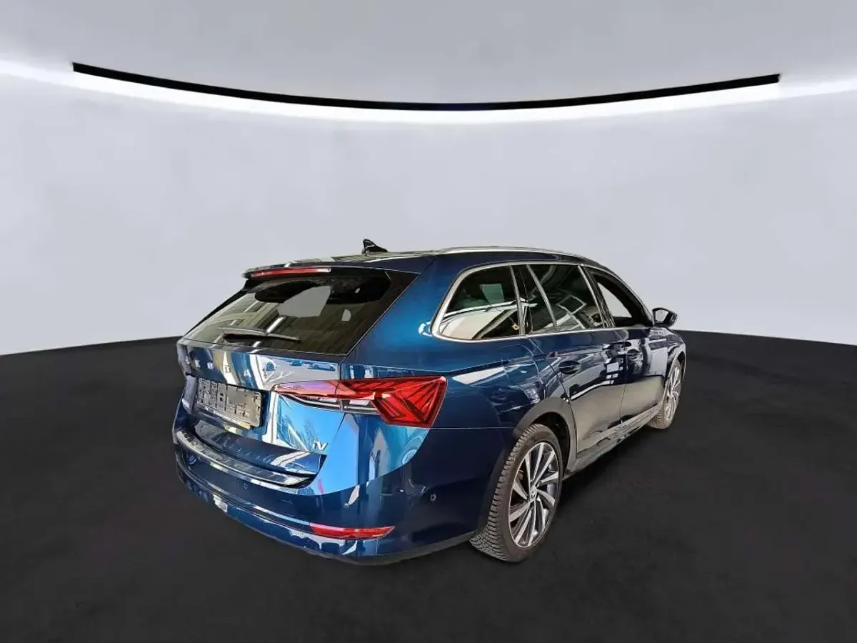Gebraucht Skoda Octavia Style 204 PS (150 kW) 2023 Lavablau metallic Kombi