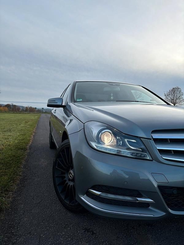Gebraucht Mercedes C220 170 PS (125 kW) 2011 Grau Limousine