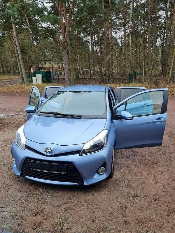 Blau Gebraucht 2014 Toyota Yaris Hybrid Edition Limousine | 6.500 € (Guter Preis) - Bild 1/1