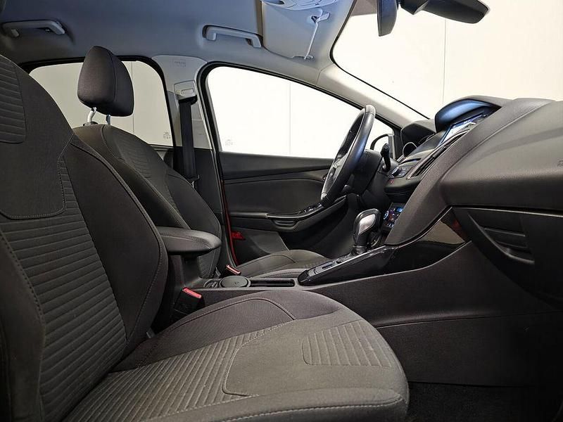 Gebraucht Ford Focus 125 PS (91 kW) 2017 Rot Limousine