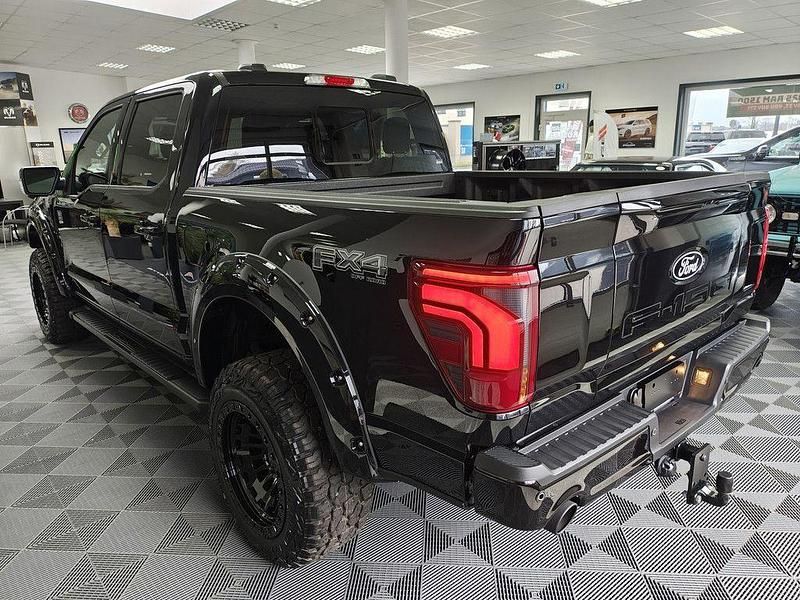 Neu Ford V8 Lariat 400 PS (294 kW) 2026 Schwarz SUV