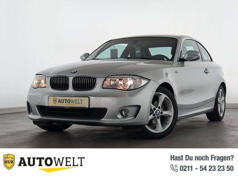 Silber Gebraucht 2013 BMW 120 Coupé Exclusive Coupé | 20.460 € - Bild 1/4
