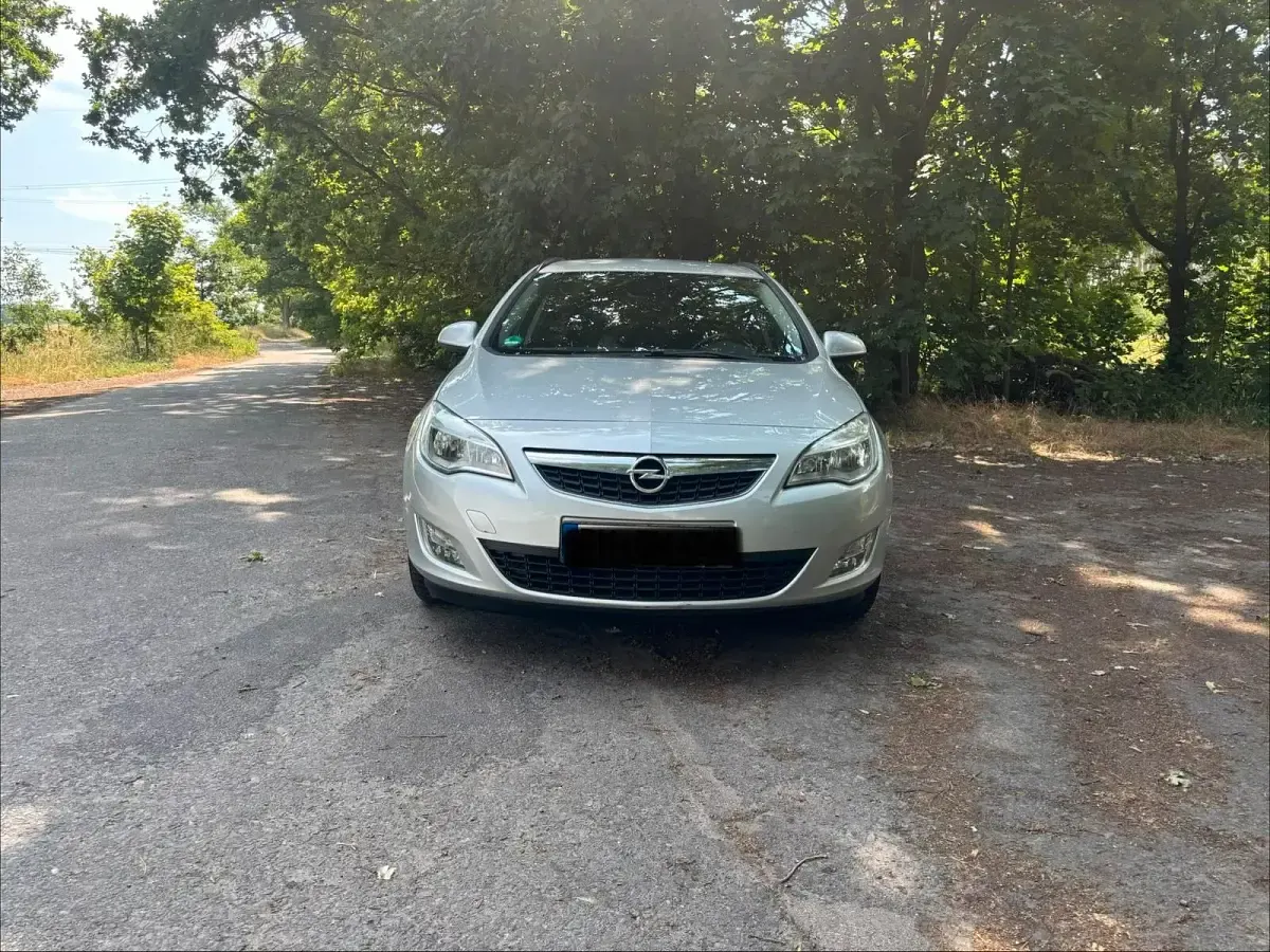 Gebraucht Opel Astra 140 PS (102 kW) 2012 Silber Kombi
