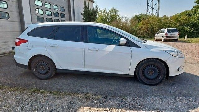 Gebraucht Ford Focus SYNC Edition 125 PS (91 kW) 2013 Weiß Limousine