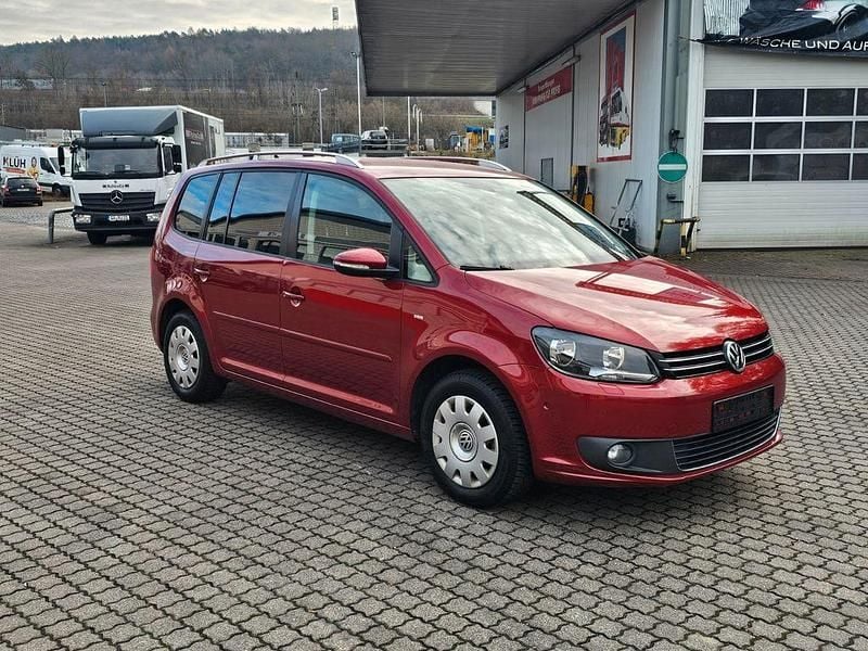 Rot Gebraucht 2015 VW Touran Cup Van / Kleinbus | 12.690 € (Guter Preis) - Bild 1/4