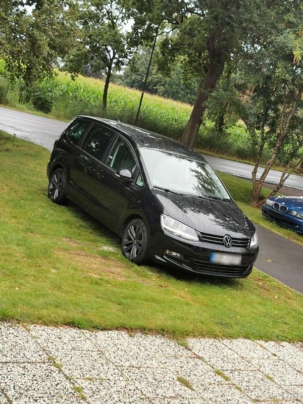 Second-hand VW Sharan 140 CP (102 kW) 2010 Negru Monovolum