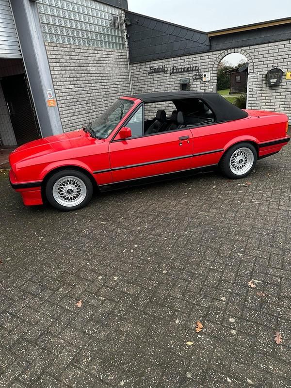 Rot Gebraucht 1991 BMW 318 Cabriolet Cabrio | 17.850 € - Bild 1/3