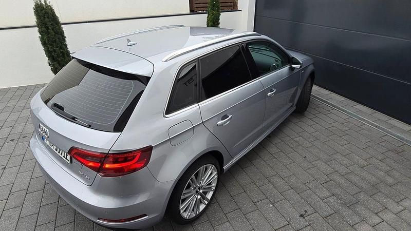 Gebraucht Audi e-tron Sport 204 PS (150 kW) 2016 Silber SUV