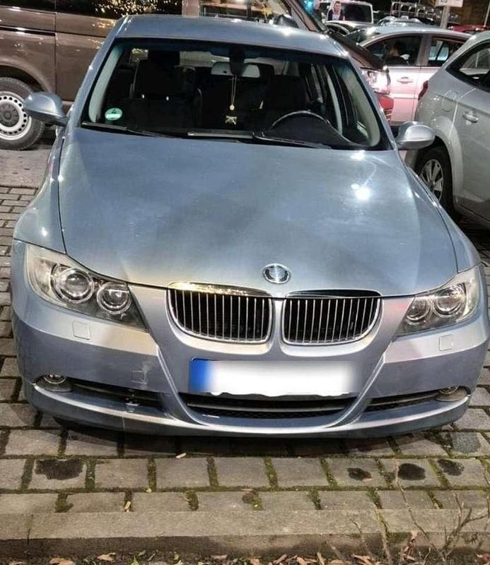 Grau Gebraucht 2005 BMW 325 Limousine | 5.200 € (Fairer Preis) - Bild 1/4