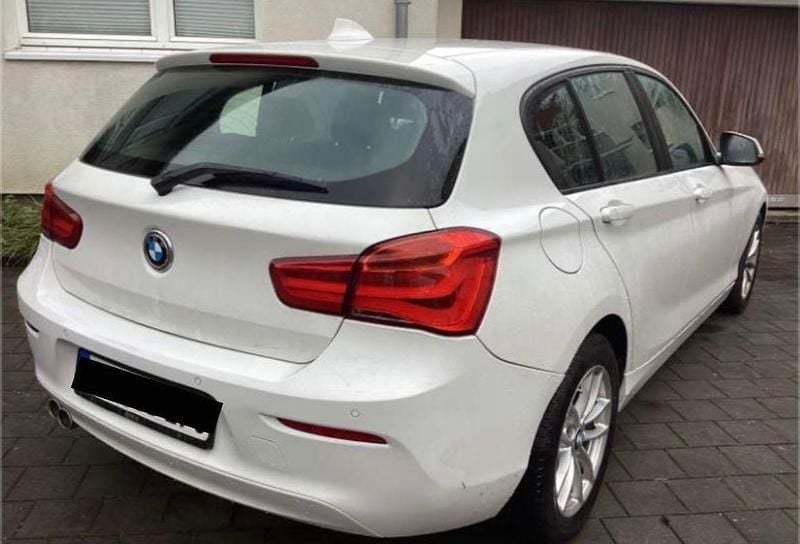 Gebraucht BMW 120 Advantage 190 PS (139 kW) 2016 Weiß Kleinwagen