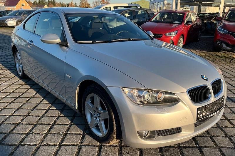 Gebraucht BMW 320 170 PS (125 kW) 2007 Silber Coupé