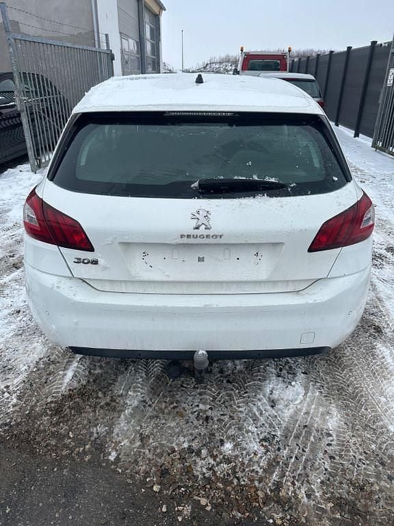 Gebraucht Peugeot 308 Active 125 PS (91 kW) 2014 Weiß Limousine