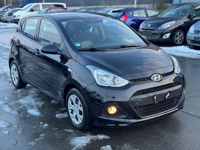 Gebraucht Hyundai i10 67 PS (49 kW) 2014 Schwarz Kleinwagen