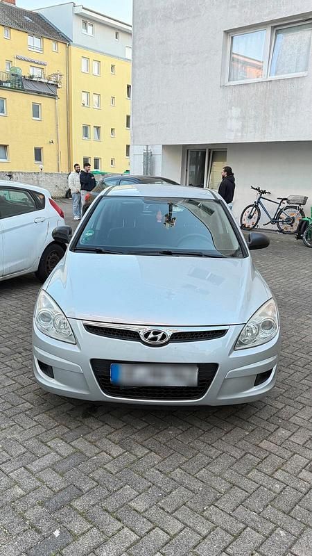 Gebraucht Hyundai i30 118 PS (86 kW) 2008 Silber Kombi