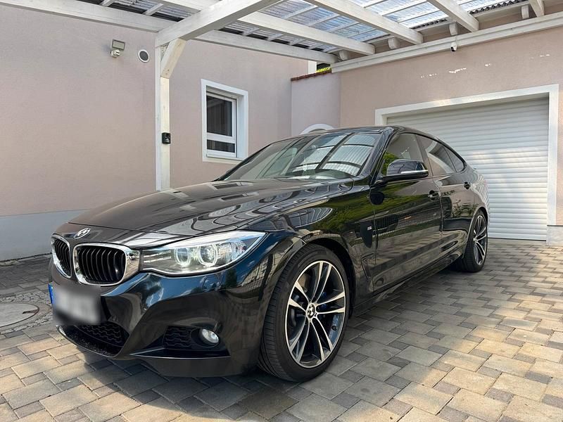 Schwarz Gebraucht 2016 BMW 330 M Sport Limousine | 15.600 € (Superpreis) - Bild 1/4