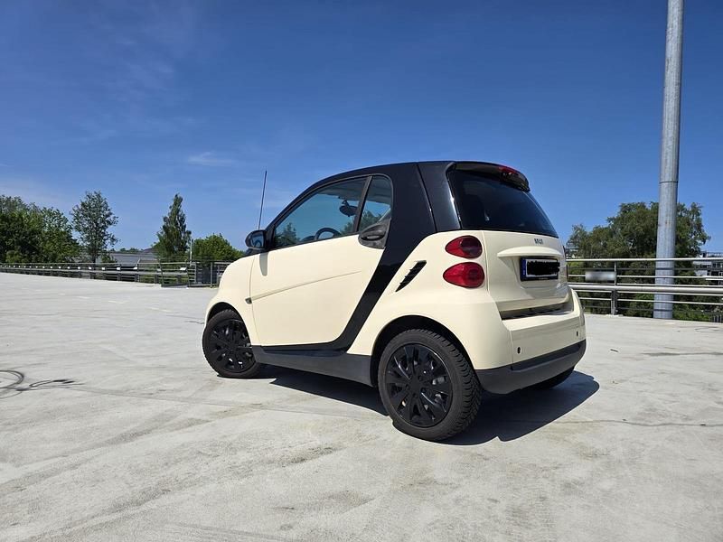 Gebraucht Smart ForTwo Coupé 61 PS (44 kW) 2011 Weiß Coupé