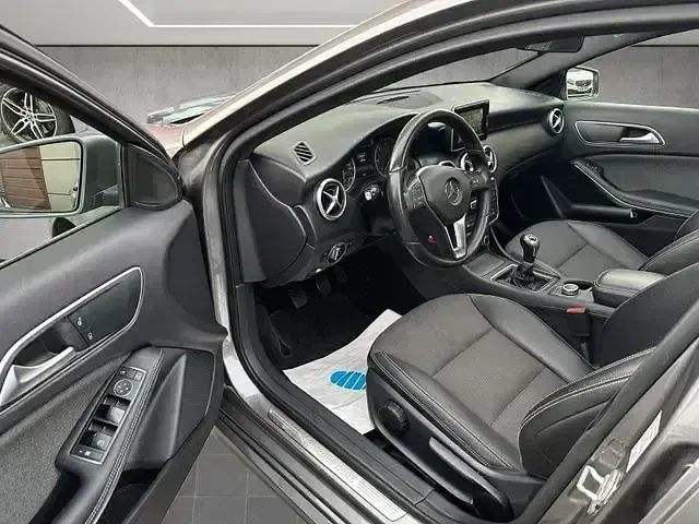 Gebraucht Mercedes A180 109 PS (80 kW) 2014 Grau Limousine
