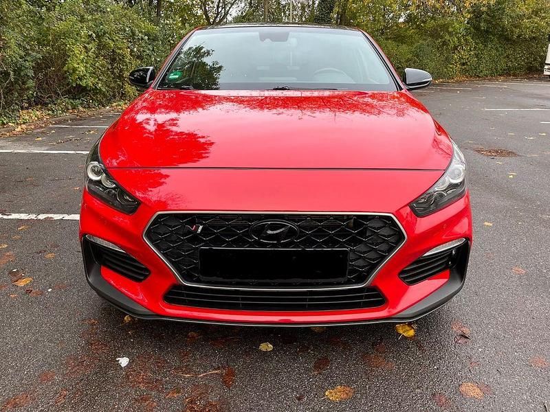 Rot Gebraucht 2019 Hyundai i30 N Performance Limousine | 21.850 € (Fairer Preis) - Bild 1/4