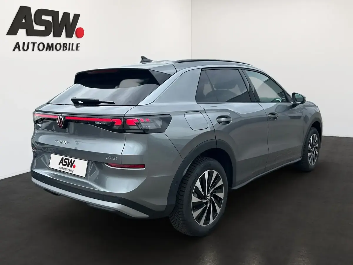 Neu VW T-Roc Life 150 PS (110 kW) 2026 Wolf grey metallic SUV
