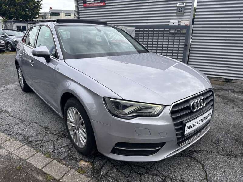 Silber Gebraucht 2014 Audi A3 Sportback Ambiente Limousine | 12.990 € (Guter Preis) - Bild 1/4