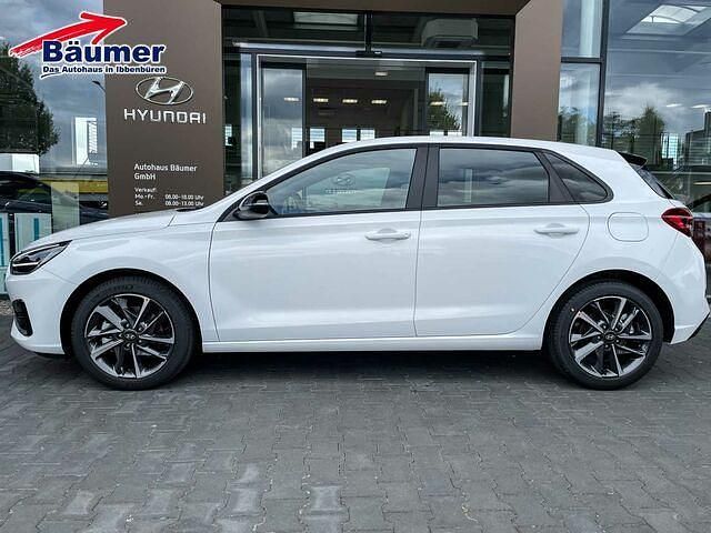 Neu Hyundai i30 Advantage 101 PS (74 kW) 2025 Weiß Kleinwagen