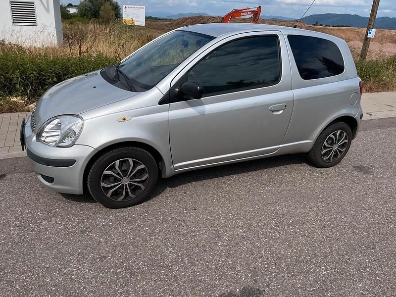 Gebraucht 2004 Toyota Yaris Kleinwagen | 1.850 € (Fairer Preis) - Bild 1/4