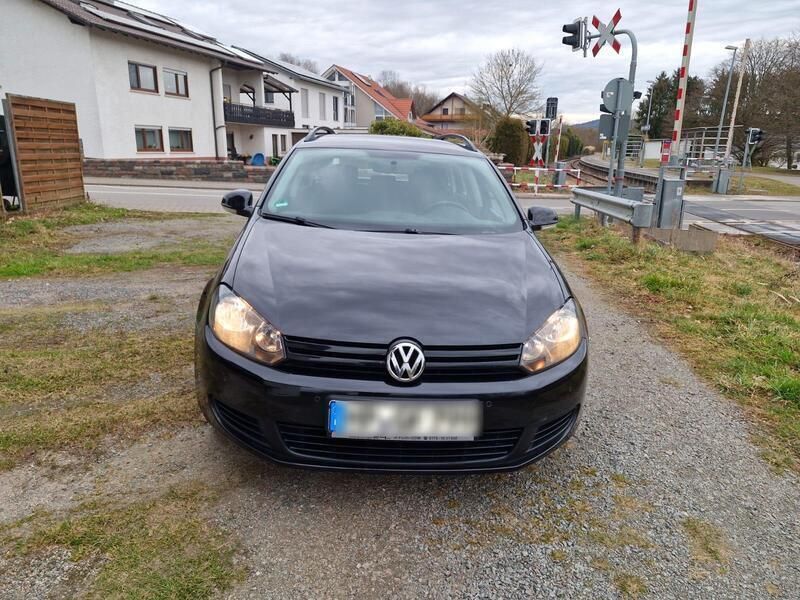 Schwarz Gebraucht 2010 VW Golf VI Kombi | 3.950 € (Etwas zu teuer) - Bild 1/4