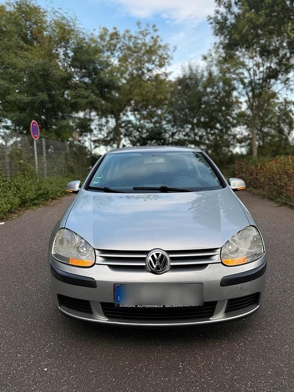 Silber Gebraucht 2004 VW Golf V Kleinwagen | 1.100 € (Guter Preis) - Bild 1/4