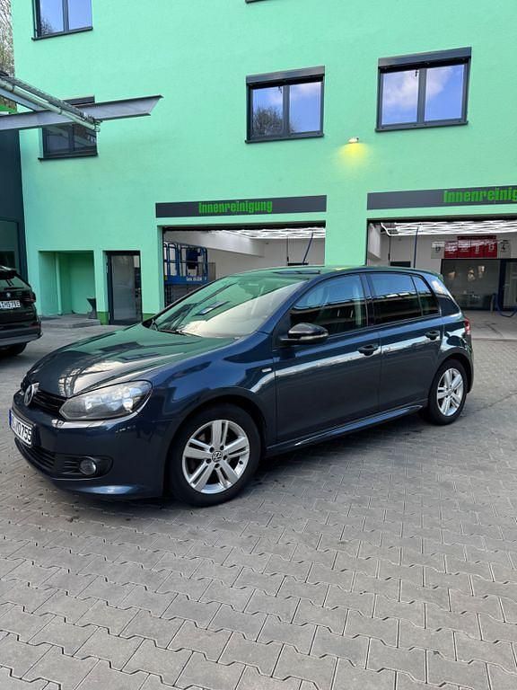 Gebraucht VW Golf VII Comfortline 122 PS (89 kW) 2012 Blau Limousine