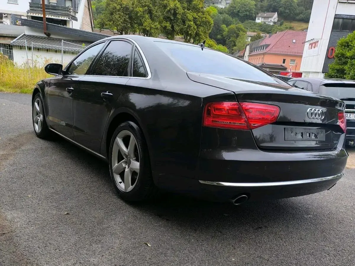 Gebraucht Audi A8 250 PS (183 kW) 2012 Grau Limousine