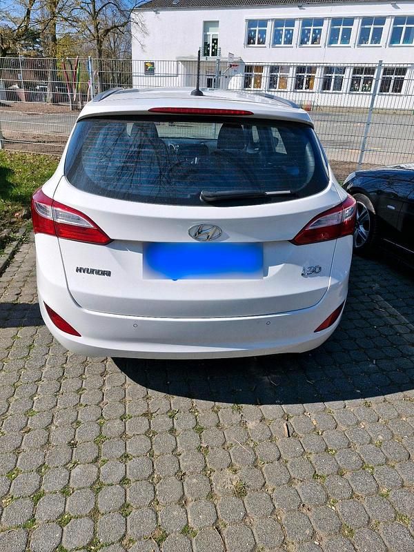 Gebraucht Hyundai i30 100 PS (73 kW) 2014 Weiß Kombi