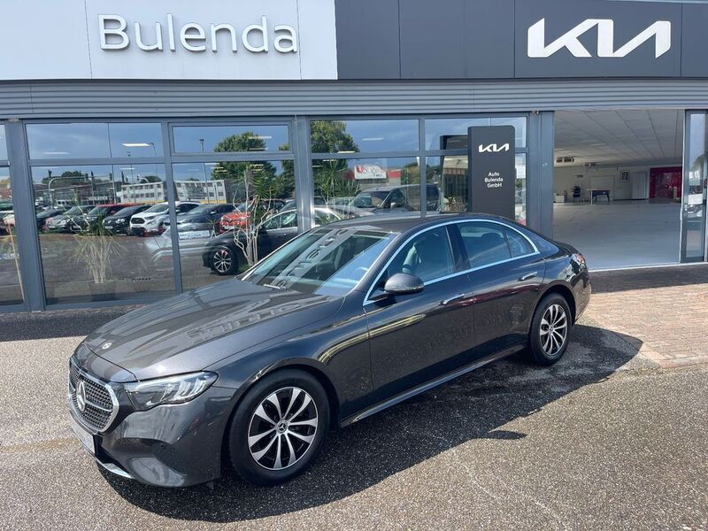 Grau Gebraucht 2023 Mercedes E200 Advanced Limousine | 49.970 € (Etwas zu teuer) - Bild 1/4