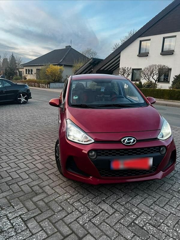 Gebraucht Hyundai i10 69 PS (50 kW) 2018 Rot Kleinwagen