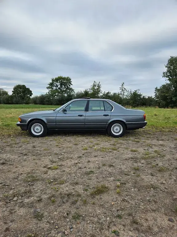 Gebraucht BMW 730 188 PS (138 kW) 1989 Grau Limousine