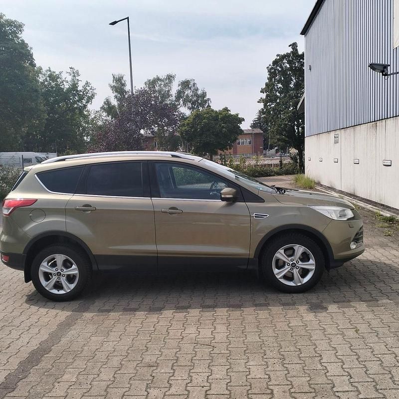 Gebraucht Ford Kuga Trend 140 PS (102 kW) 2014 Braun SUV