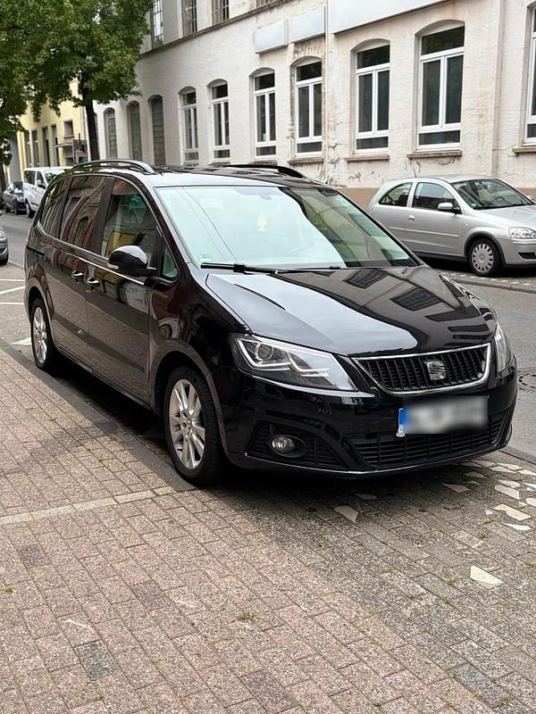 Schwarz Gebraucht 2011 Seat Alhambra Van / Kleinbus | 7.000 € (Etwas zu teuer) - Bild 1/4