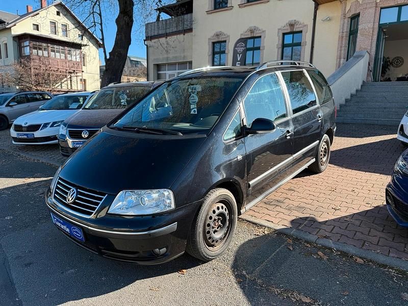 Second-hand VW Sharan 140 CP (102 kW) 2008 Negru Monovolum
